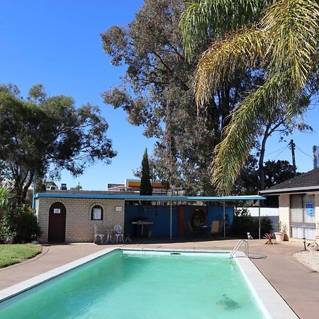 Capri Motel Balranald Exterior photo
