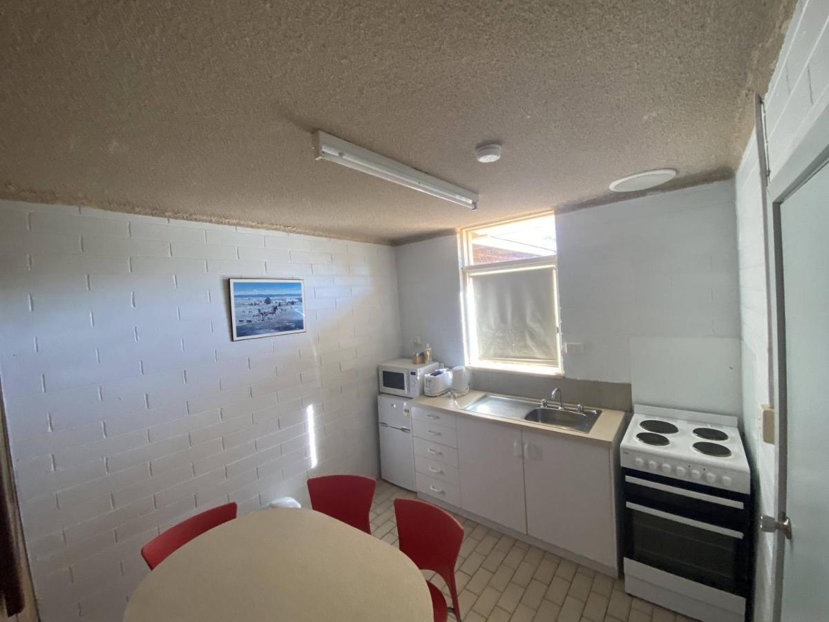 Capri Motel Balranald Exterior photo