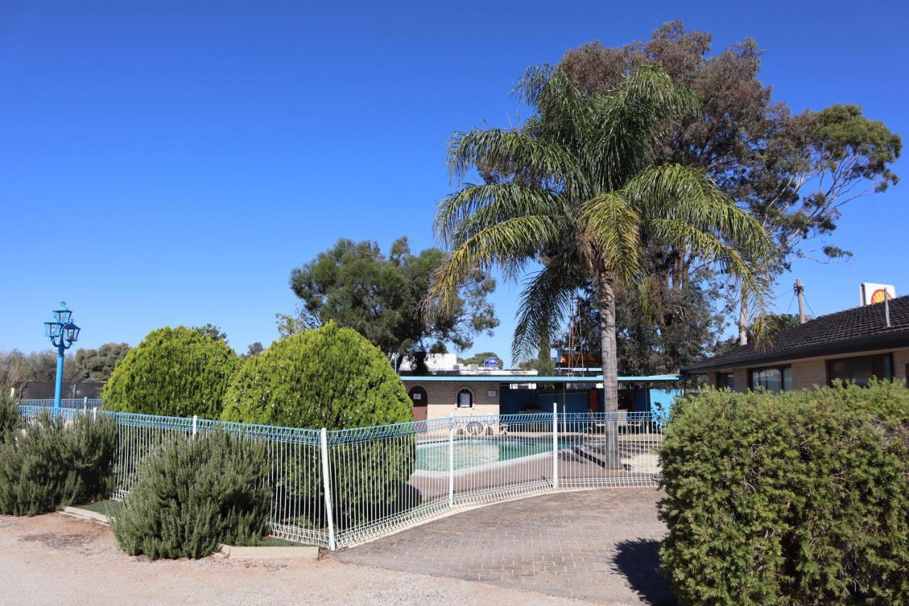 Capri Motel Balranald Exterior photo