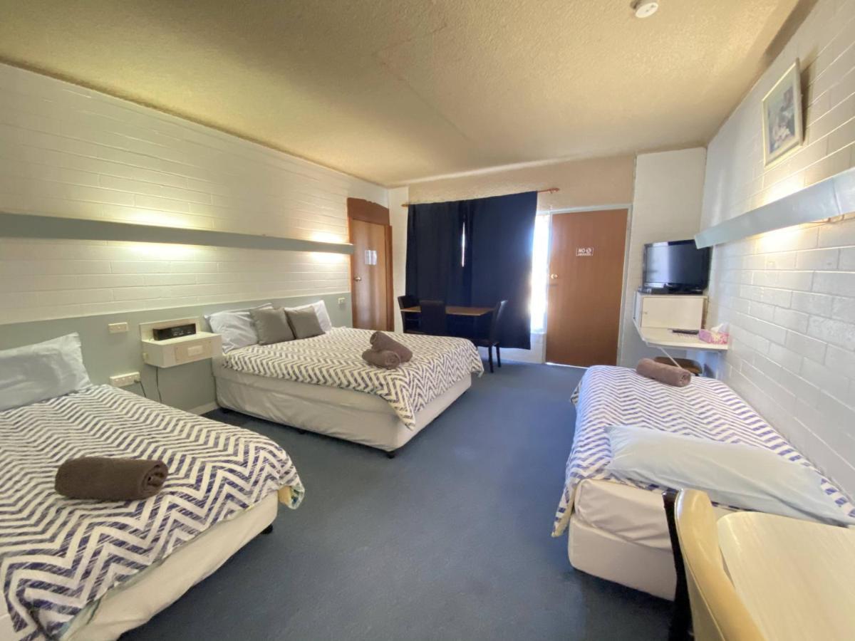 Capri Motel Balranald Exterior photo