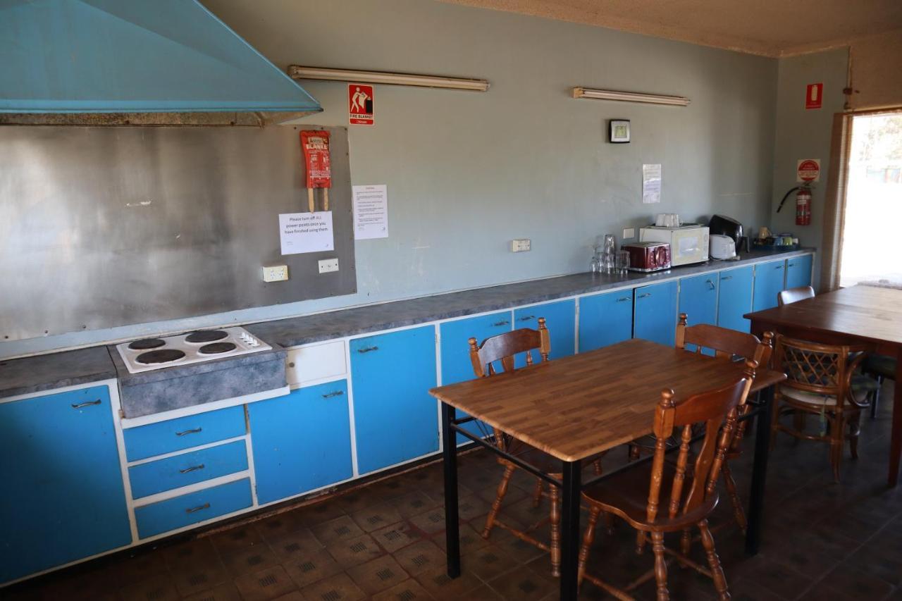 Capri Motel Balranald Exterior photo