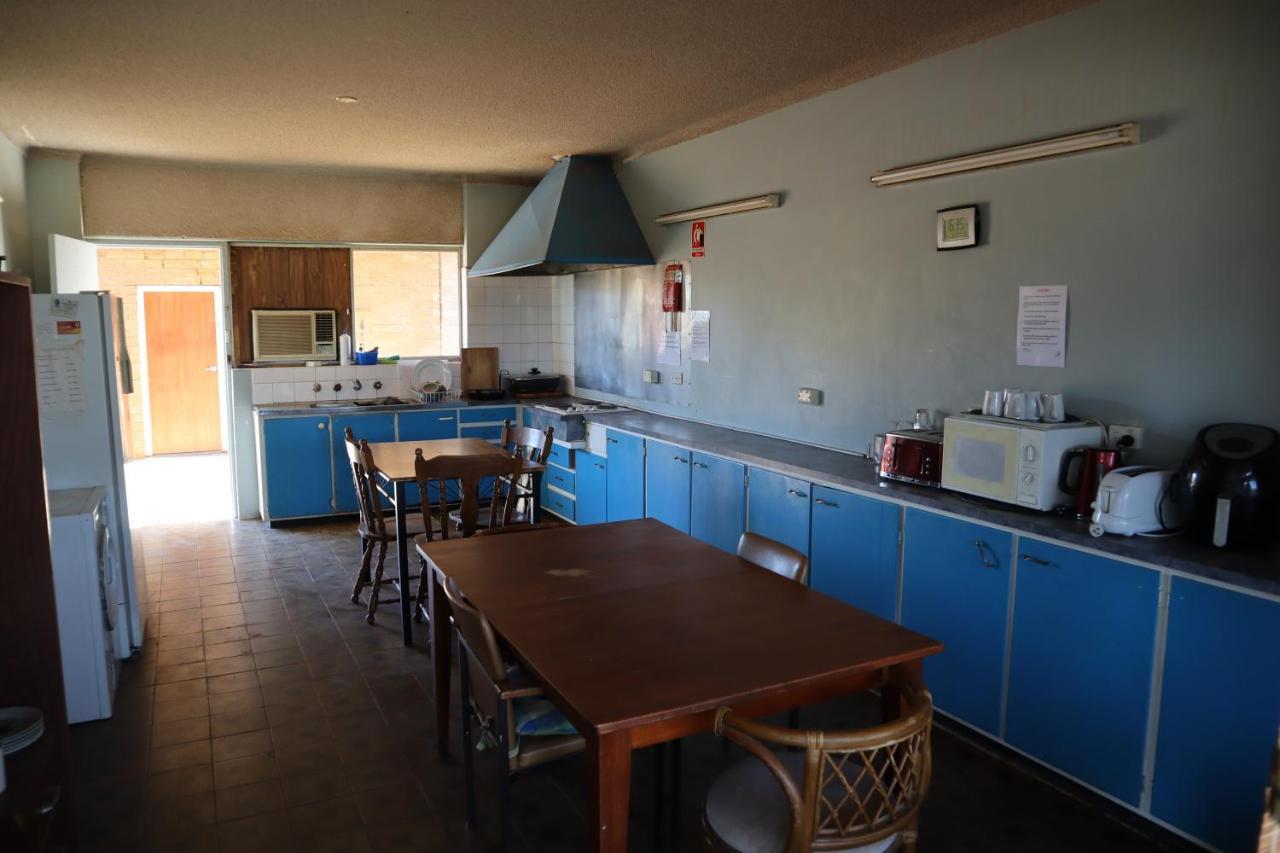 Capri Motel Balranald Exterior photo
