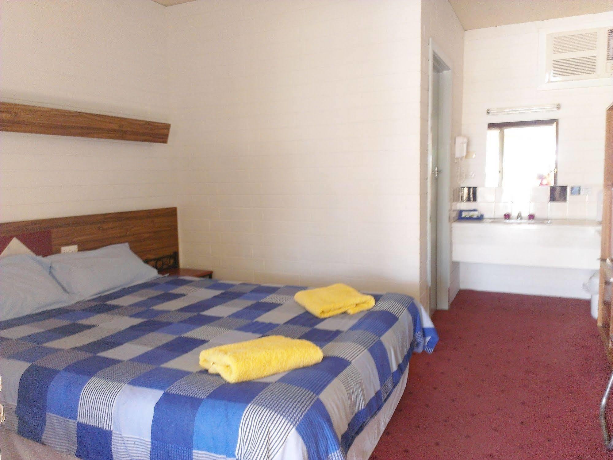 Capri Motel Balranald Exterior photo